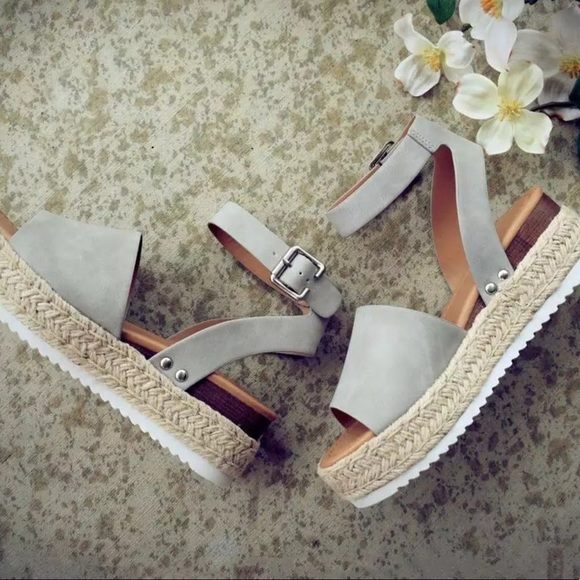 Grey platform sandal - Picture 2 of 4